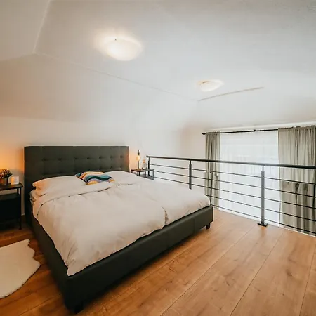 Live And Work In The Heart Of Prague! *