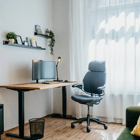 Live And Work In The Heart Of Prague! *