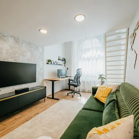 Live And Work In The Heart Of Prague! *